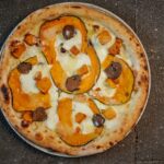 Pizza gourmet con Zucca e Tartufo al Mozzarella Bar Obicà